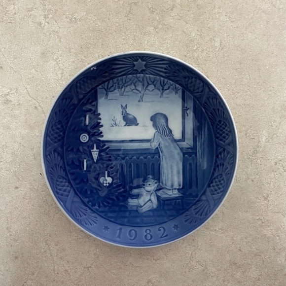 Royal Copenhagen Annual Blue Christmas 4 Plates Vintage Denmark 1981, 82, 83, 84 - Picture 6 of 16